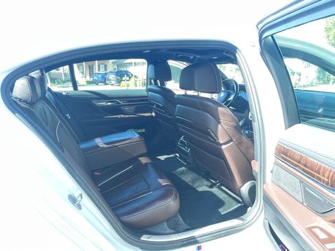 Used 2017 BMW 740i image 12