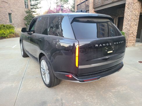 Used 2024 Land Rover Range Rover SE image 6