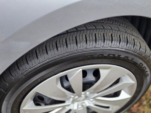 Used 2019 Subaru Impreza 2.0i image 2