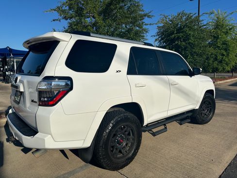 Used 2022 Toyota 4Runner SR5 Premium w/ Moonroof Package RWD image 4