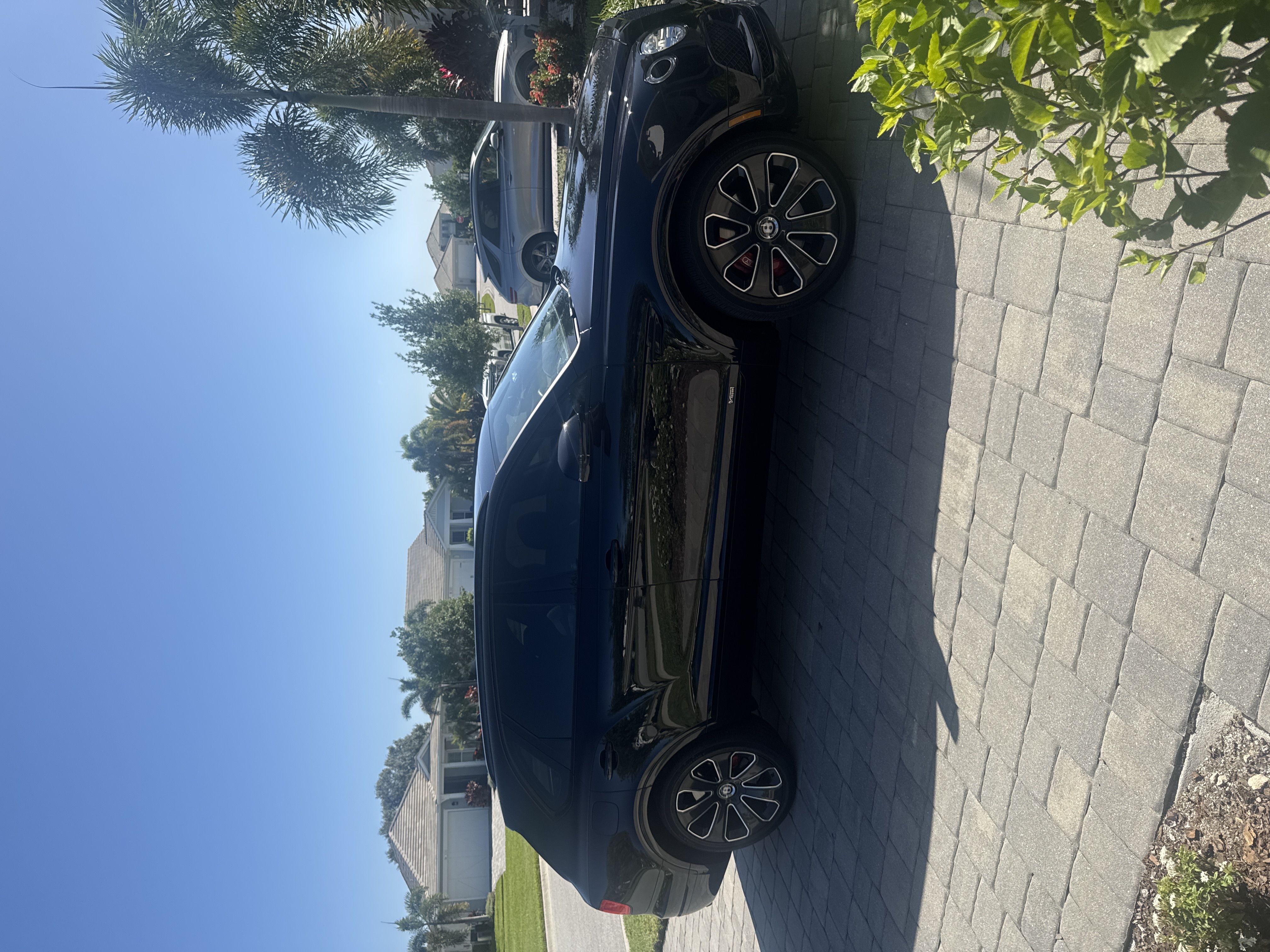 Used 2020 Bentley Bentayga Design Series AWD/4WD image 2