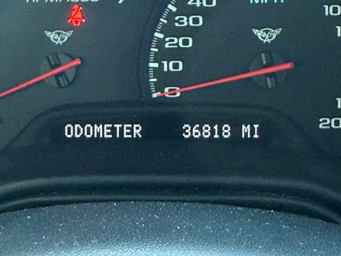 Used 2004 Chevrolet Corvette Coupe RWD image 10