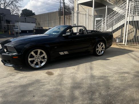 Used 2005 Ford Mustang GT Premium image 29