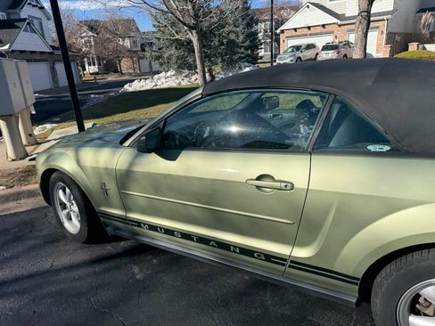 Used 2005 Ford Mustang Deluxe Convertible image 2