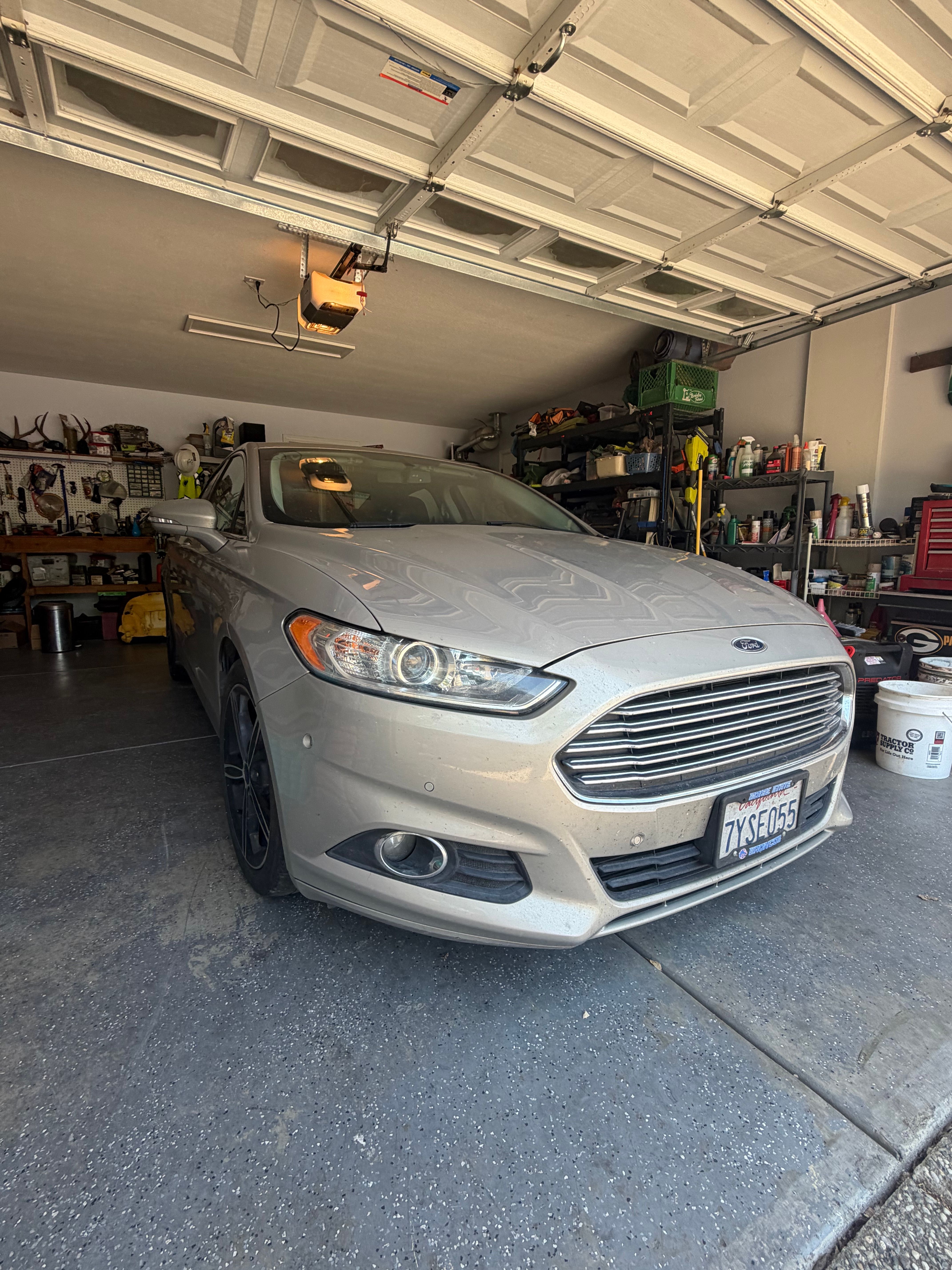 Used 2015 Ford Fusion SE w/ Equipment Group 202A FWD image 9