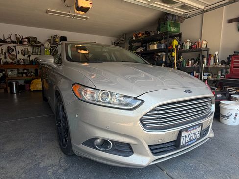 Used 2015 Ford Fusion SE w/ Equipment Group 202A FWD image 9
