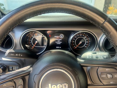 Used 2021 Jeep Wrangler Sport image 4
