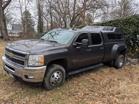 Used 2011 Chevrolet Silverado 3500 LT w/ Interior Plus Package image 4