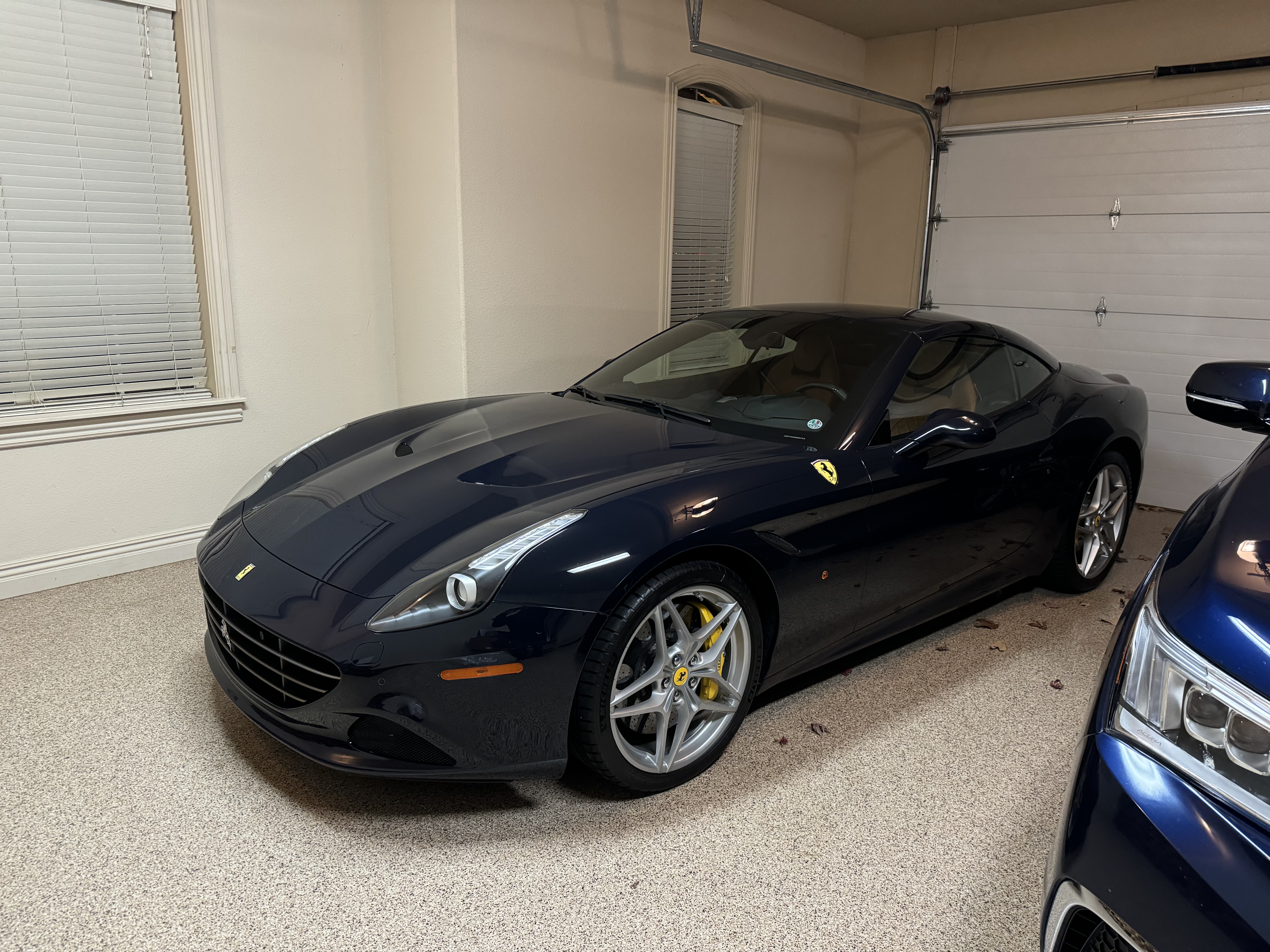 Used 2017 Ferrari California T RWD image 18