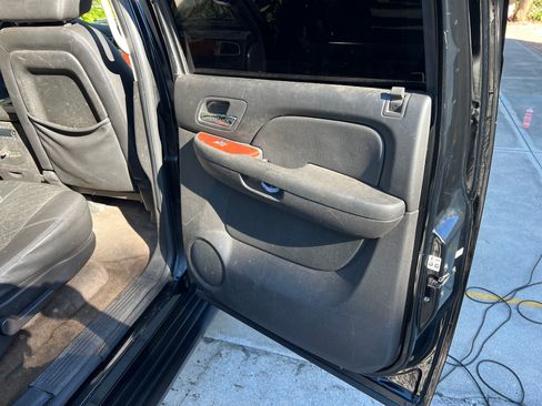 Used 2009 Chevrolet Suburban 2500 LT AWD/4WD image 25