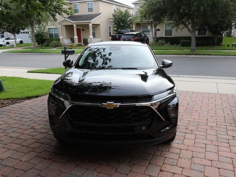 Used 2025 Chevrolet Trax LS w/ Driver Confidence Package FWD image 4