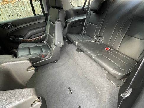 Used 2019 Chevrolet Suburban LT image 11