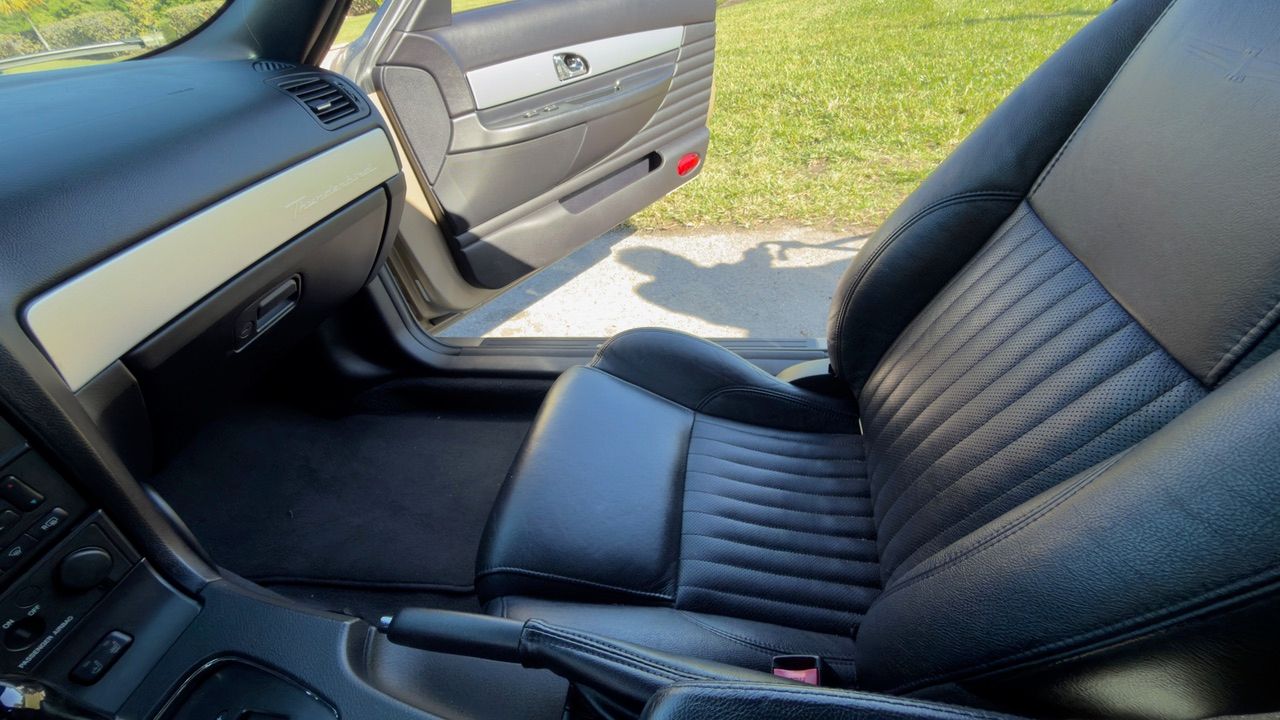 Used 2005 Ford Thunderbird RWD image 6
