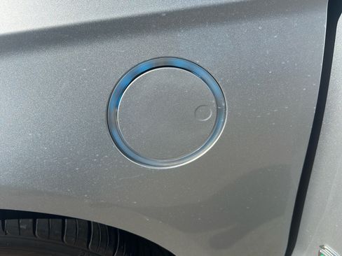 Used 2017 Ford Fusion Energi SE image 5