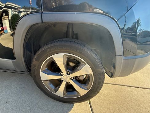 Used 2019 Jeep Cherokee Limited image 13