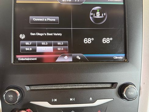 Used 2014 Ford Fusion SE FWD image 6