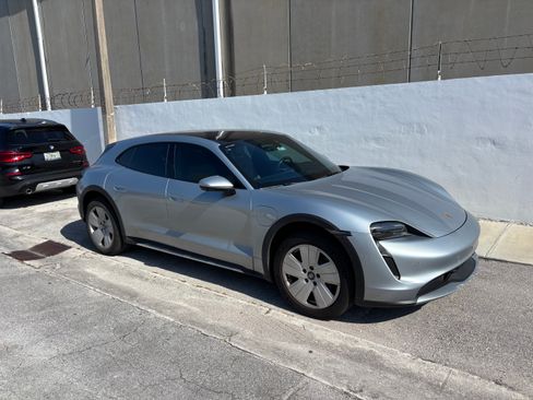 Used 2021 Porsche Taycan 4 Cross Turismo image 1