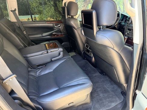 Used 2015 Lexus LX 570 4WD image 16