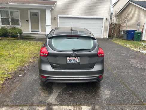 Used 2016 Ford Focus SE w/ SE Sport Package image 8