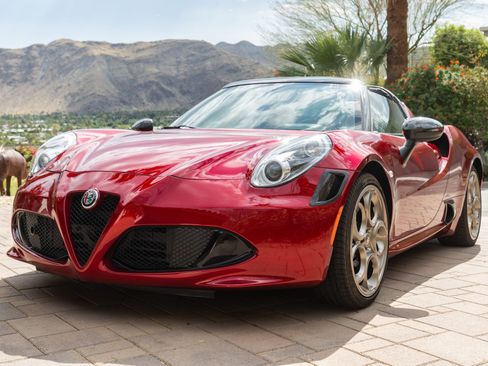 Used 2020 Alfa Romeo 4C Spider image 2
