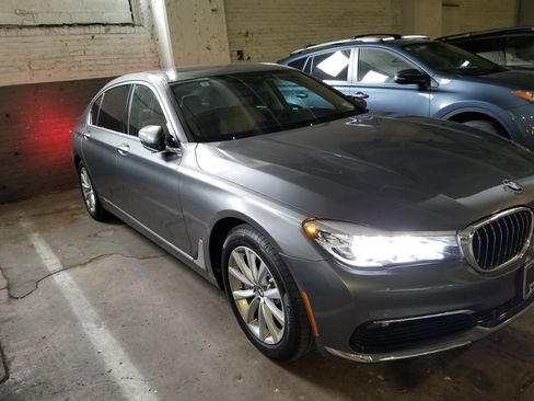 Used 2018 BMW 740i xDrive image 12