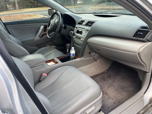 Used 2011 Toyota Camry XLE image 14