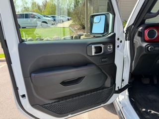 Used 2022 Jeep Gladiator Rubicon w/ LED Lighting Group AWD/4WD image 16