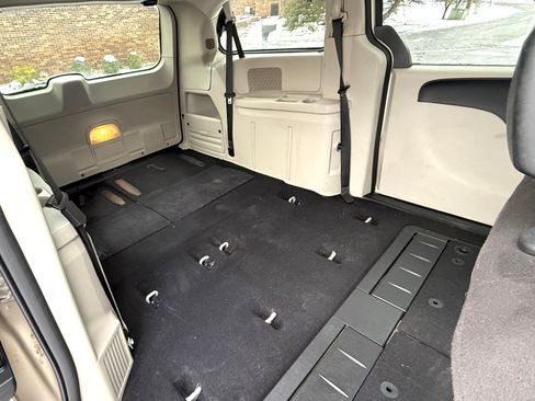 Used 2013 Dodge Grand Caravan SE image 8