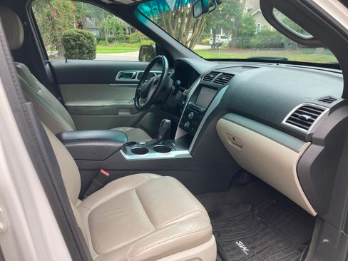 Used 2012 Ford Explorer XLT FWD image 6