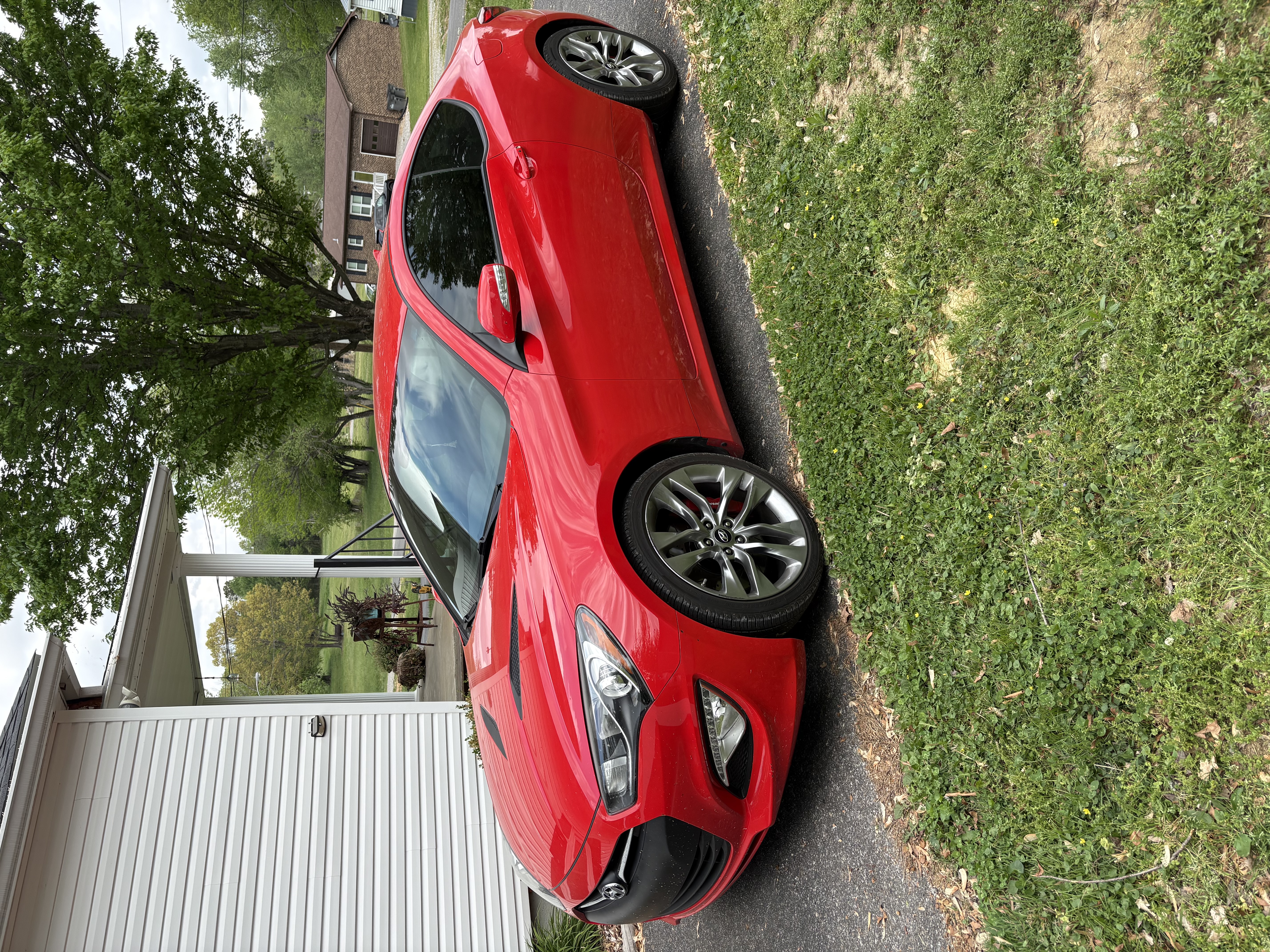 Used 2016 Hyundai Genesis Coupe 3.8 RWD image 2