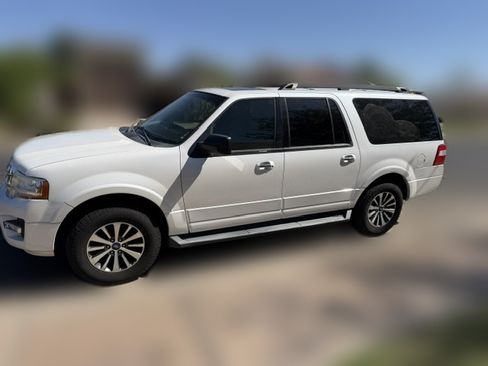 Used 2017 Ford Expedition EL XLT w/ Equipment Group 202A RWD image 10