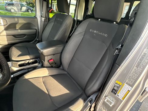 Used 2020 Jeep Gladiator Overland image 12