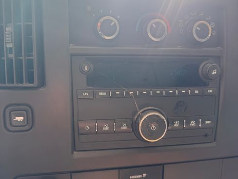 Used 2016 Chevrolet Express 2500 RWD image 12