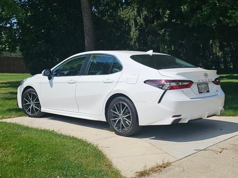 Used 2021 Toyota Camry SE FWD image 5