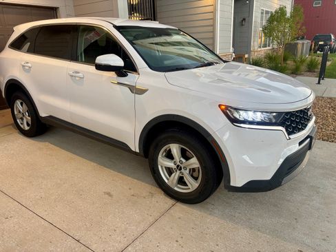 Used 2023 Kia Sorento LX AWD/4WD image 1