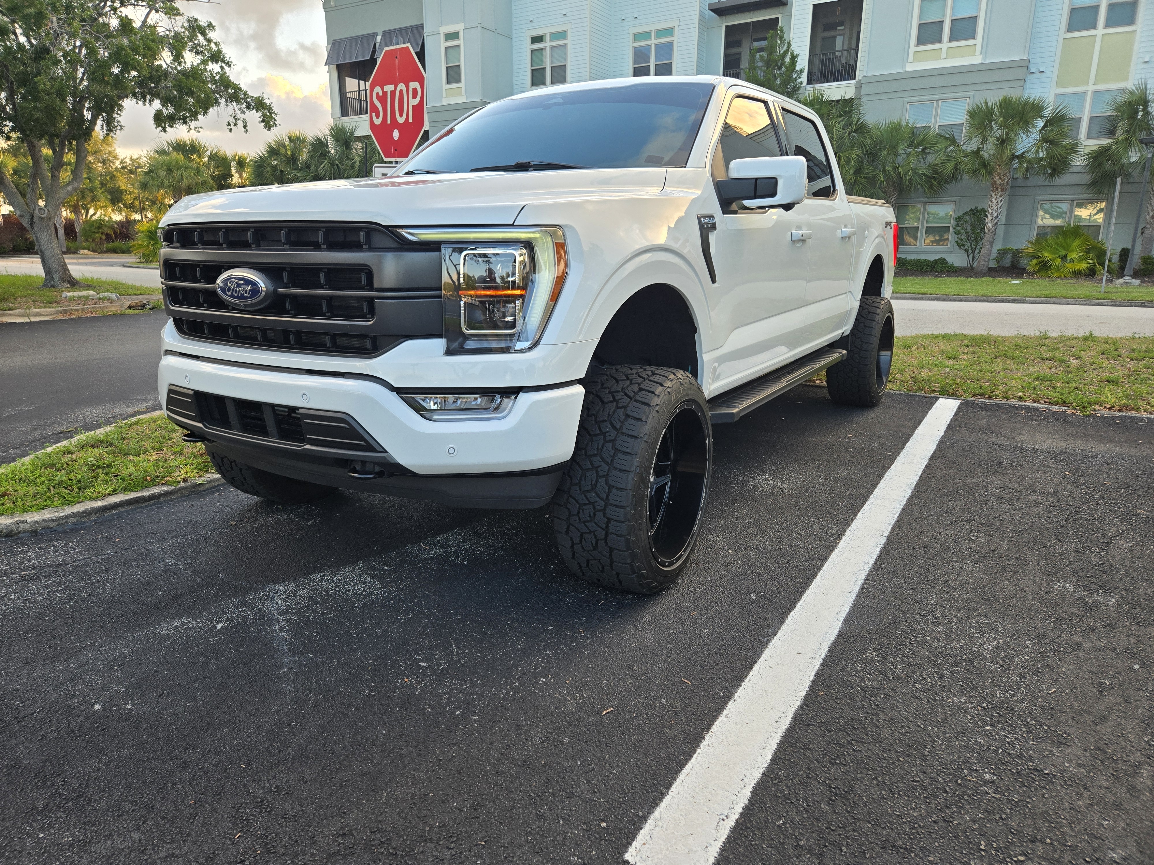 Used 2023 Ford F150 Lariat w/ Equipment Group 502A High AWD/4WD image 4