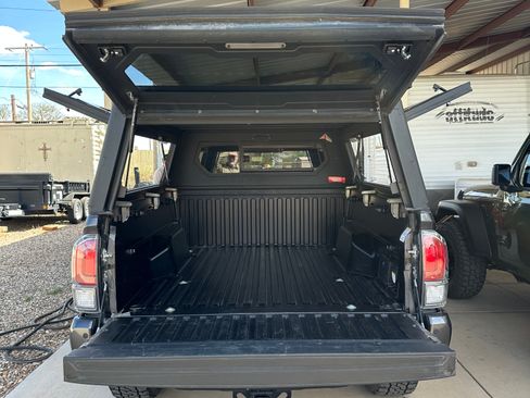 Used 2023 Toyota Tacoma TRD Off-Road w/ Technology Package AWD/4WD image 2