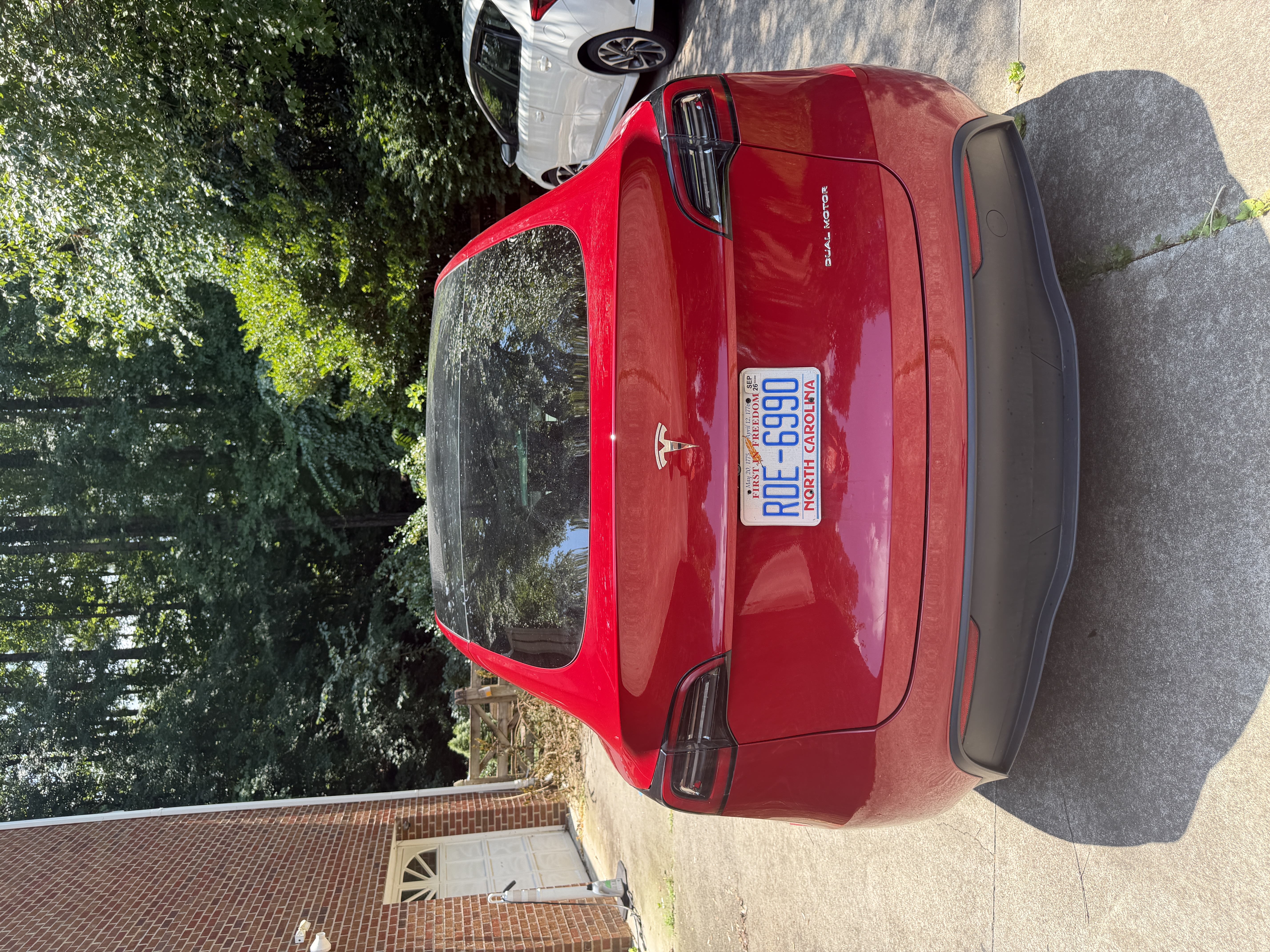 Used 2023 Tesla Model Y Long Range AWD/4WD image 2