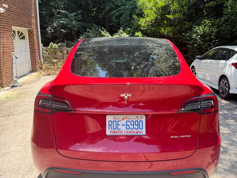 Used 2023 Tesla Model Y Long Range AWD/4WD image 2