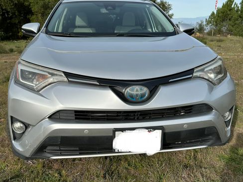 Used 2016 Toyota RAV4 Limited image 1