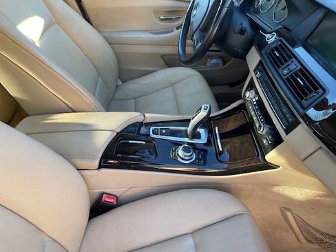 Used 2011 BMW 528i Sedan image 4