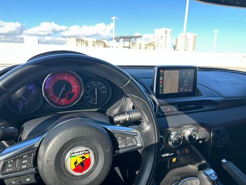 Used 2017 FIAT 124 Spider Abarth image 9