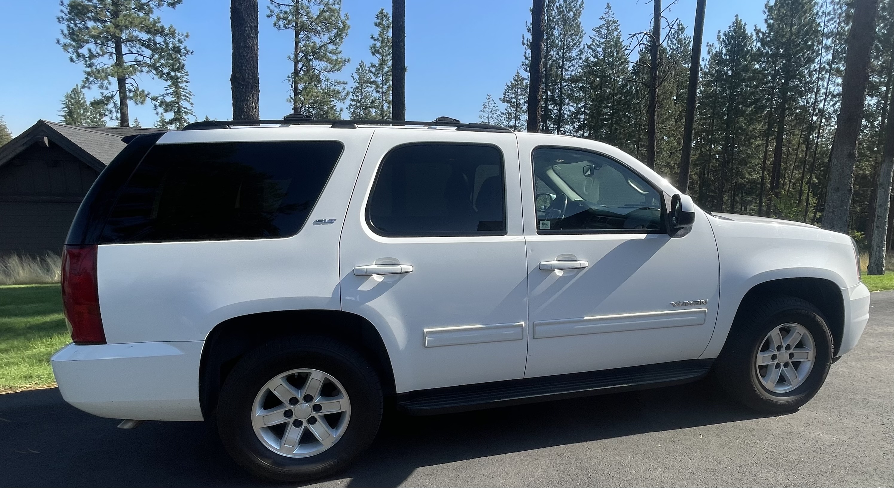 Used 2010 GMC Yukon SLT RWD image 4