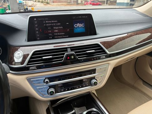 Used 2019 BMW 750i xDrive image 11