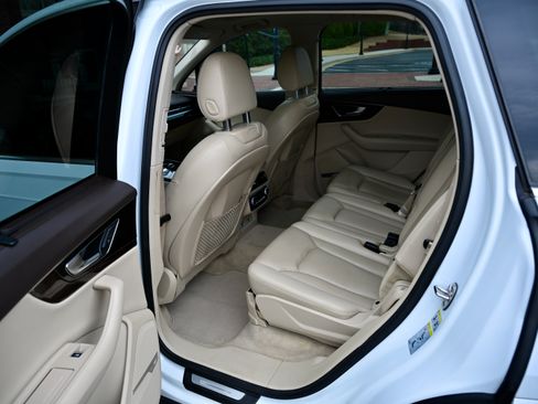 Used 2018 Audi Q7 3.0T Prestige w/ Prestige Package image 11