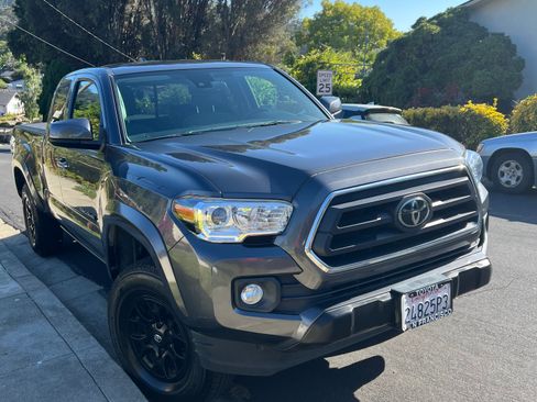 Used 2022 Toyota Tacoma SR5 w/ Black Out Package (TMS) AWD/4WD image 5