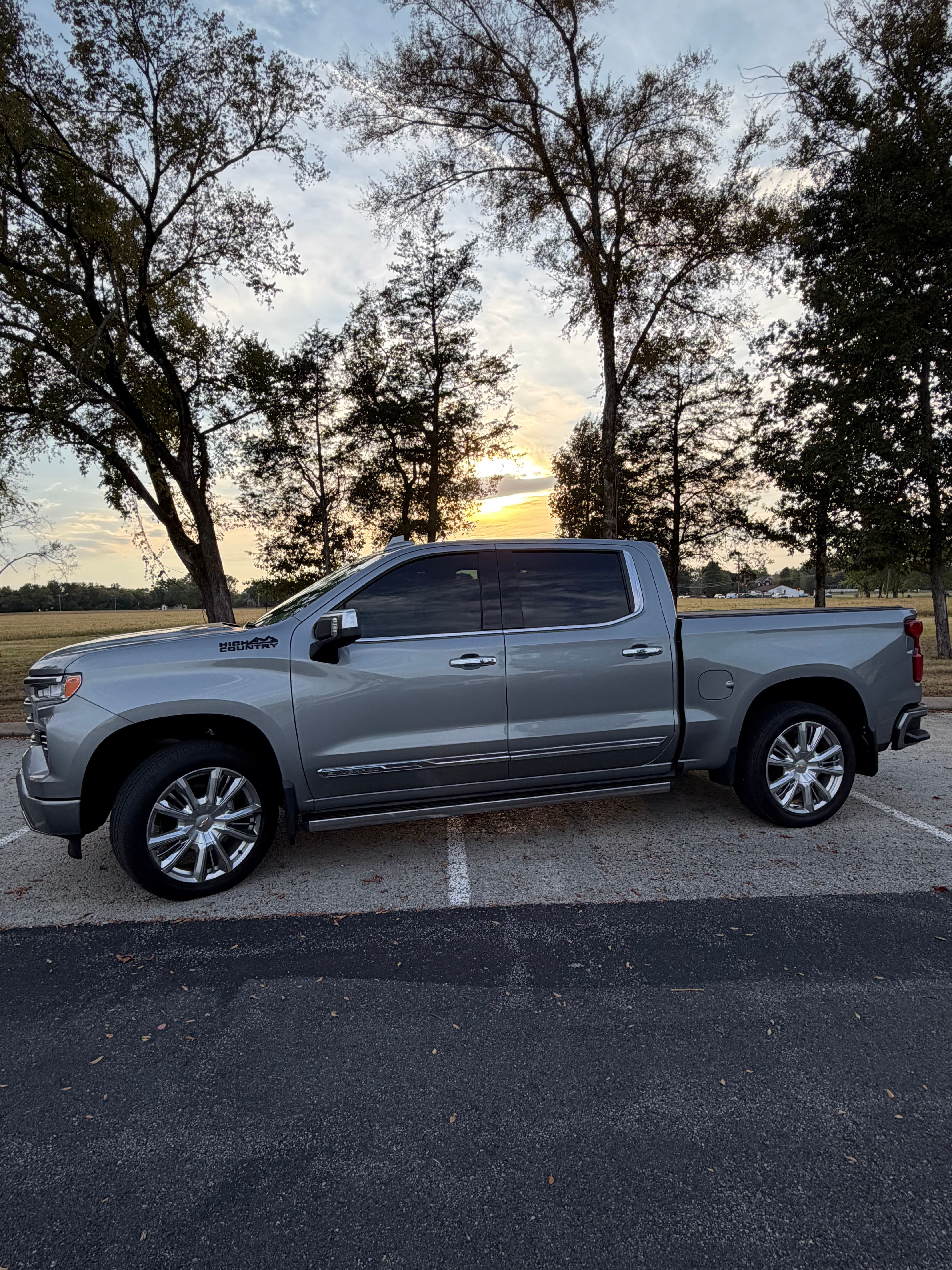 Used 2024 Chevrolet Silverado 1500 High Country w/ High Country Premium Package AWD/4WD image 19