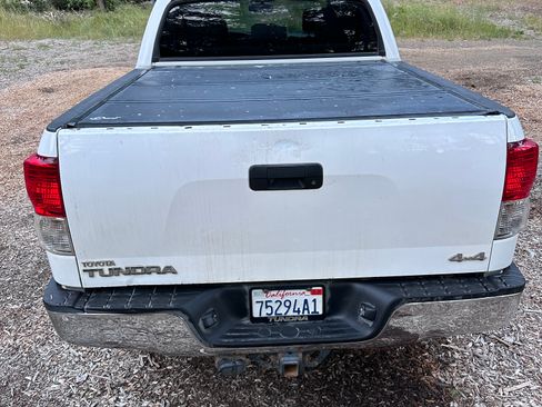 Used 2012 Toyota Tundra 4x4 CrewMax w/ Tow Pkg image 5
