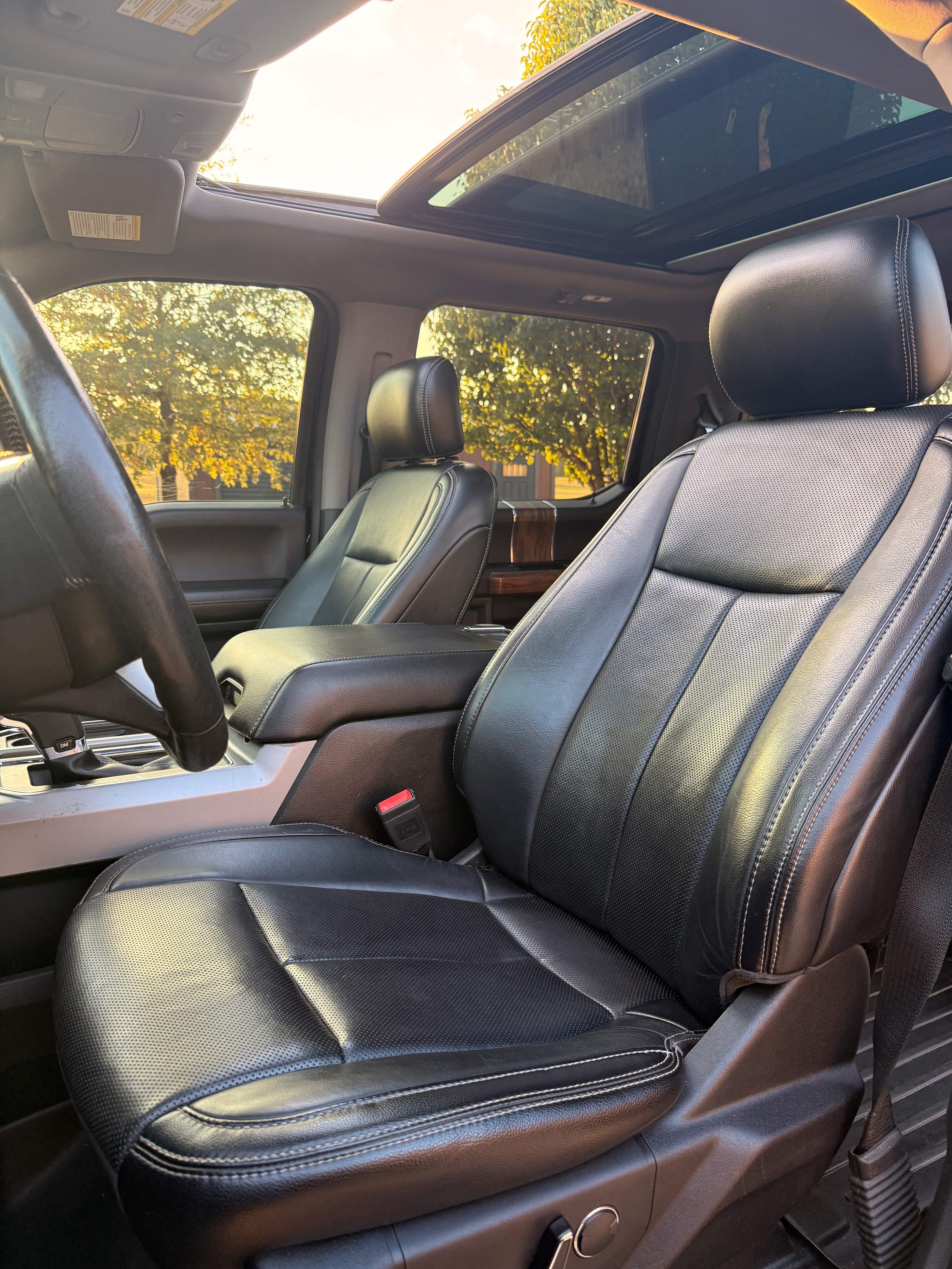 Used 2018 Ford F150 Lariat w/ Equipment Group 502A Luxury AWD/4WD image 11