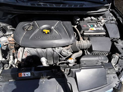 Used 2013 Hyundai Elantra GLS w/ Preferred Pkg FWD image 23